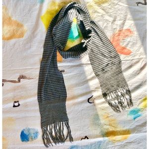 3/$30🎁TOMMY HILFIGER•Gray Metallic Stripe Scarf